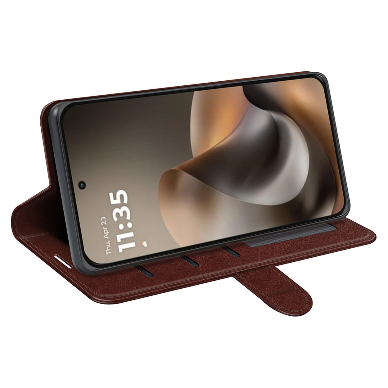 Un étui de téléphone marron avec un smartphone affichant l'heure.