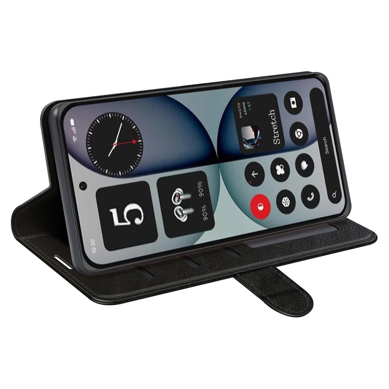 Téléphone noir dans un étui portefeuille ouvert montrant l'écran d'accueil avec horloge et icônes.