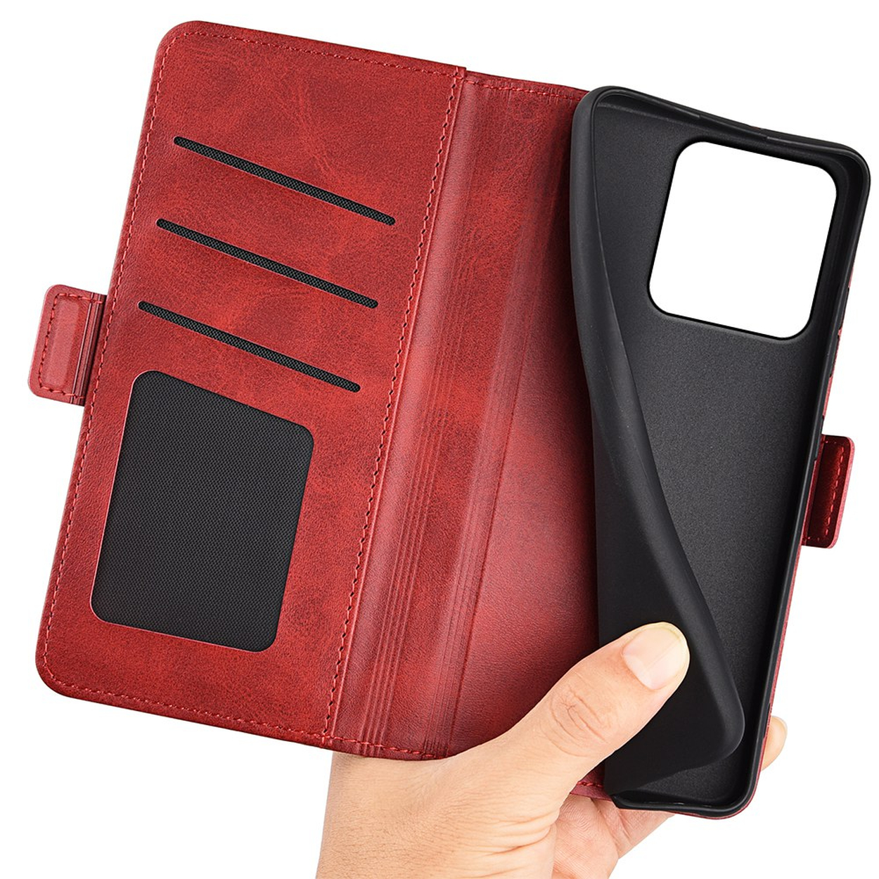 Étui portefeuille en cuir rouge ouvert, montrant des emplacements pour cartes.