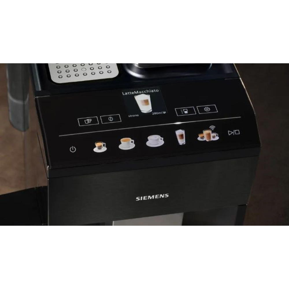 Czarny ekspres do kawy Siemens z ekranem dotykowym pokazującym Latte Macchiato.