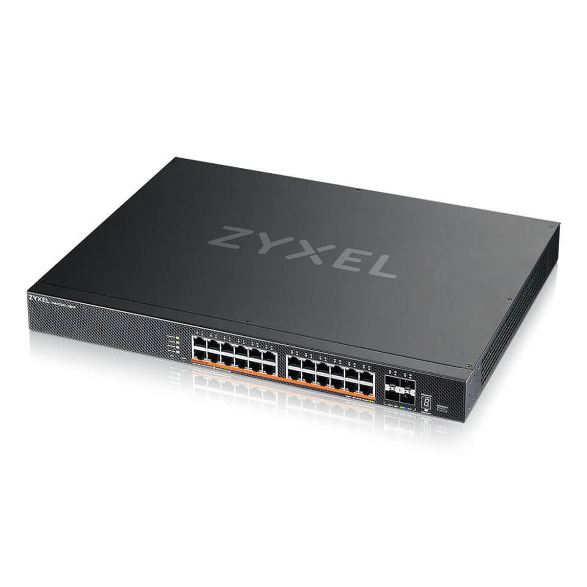 Schwarzer Zyxel Netzwerk-Switch mit 24 Ports und Kontrollleuchten auf weißem Hintergrund.