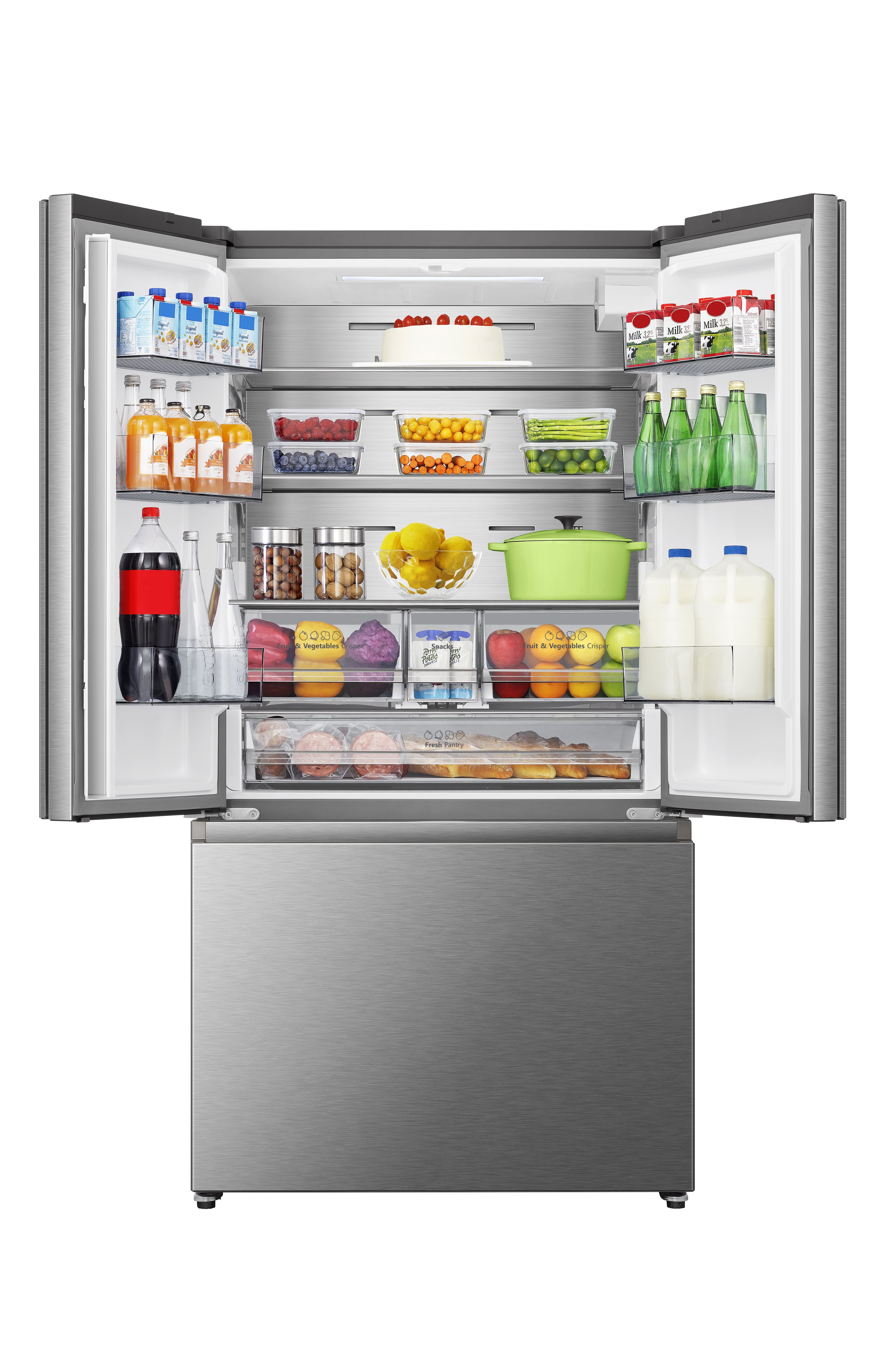 Offener Kühlschrank mit Lebensmitteln: Obst, Gemüse, Getränke, Milch, Kuchen.