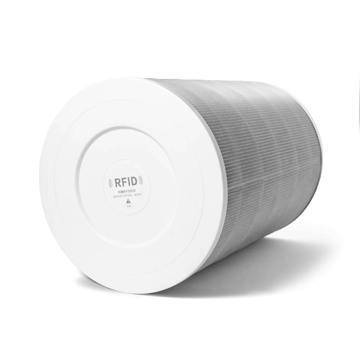 Ein zylindrischer Filter mit weißem Deckel und RFID-Aufdruck liegt auf weißem Hintergrund.