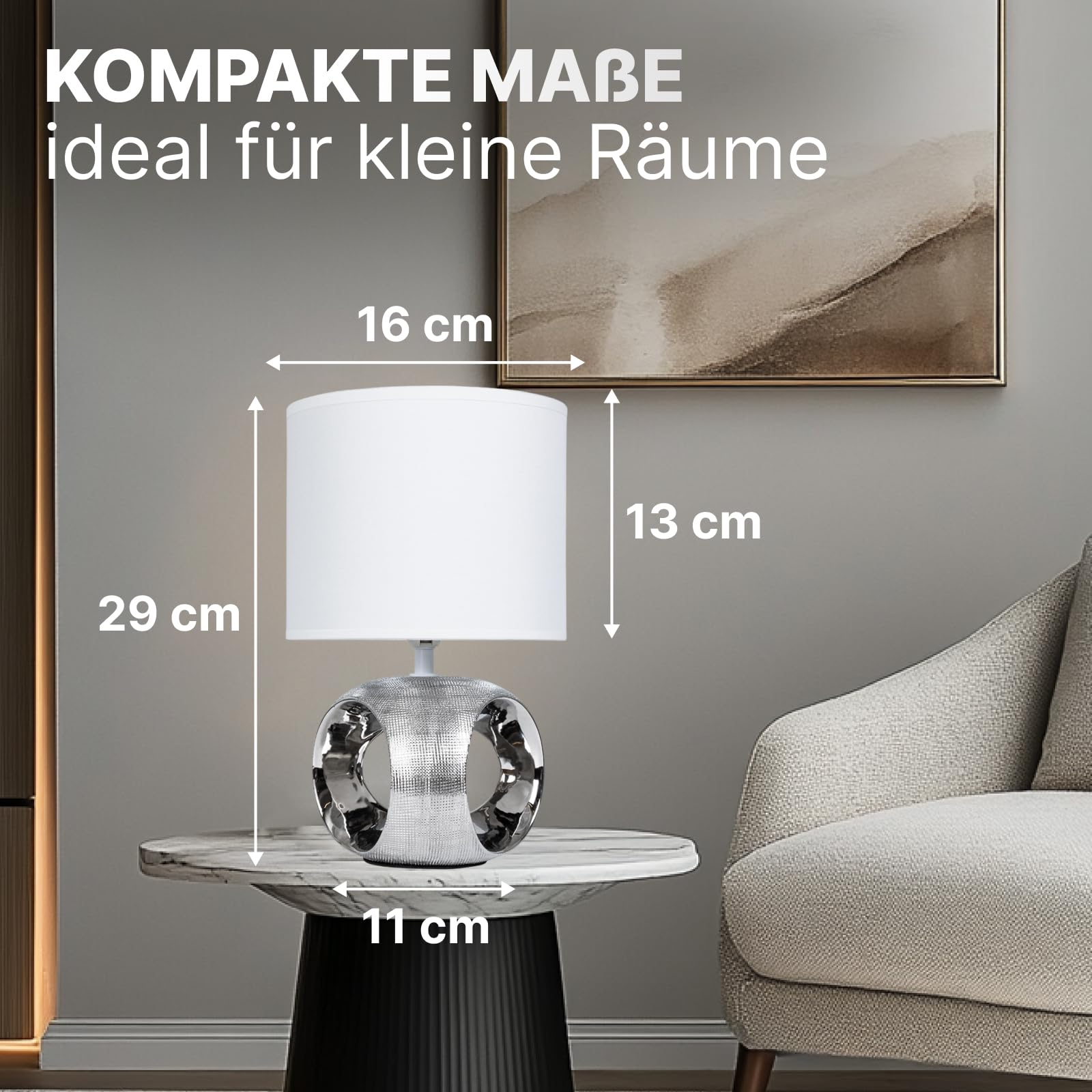 Silberne Tischlampe mit weißem Schirm auf Marmortisch, Maße angezeigt.