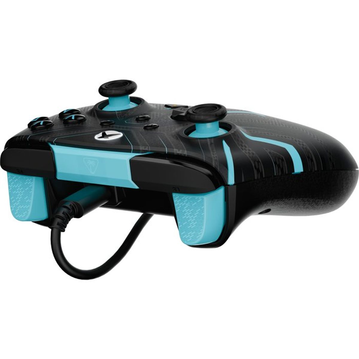 Ein schwarzer und blauer Videospiel-Controller mit angeschlossenem Kabel.