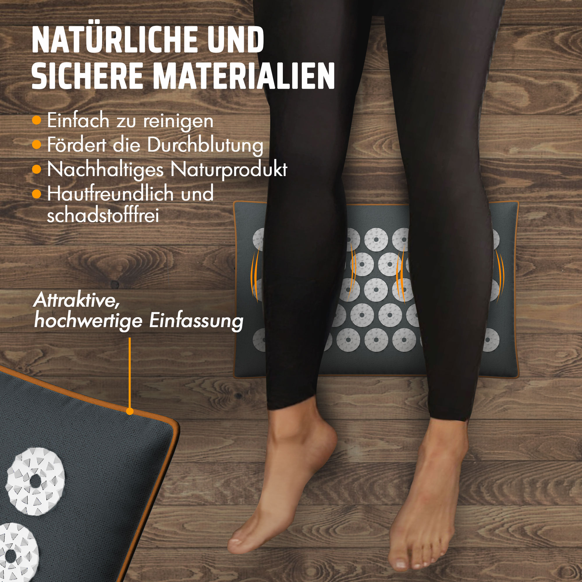 Beine auf einer Akupressurmatte mit vielen kleinen Spitzen auf Holzboden.