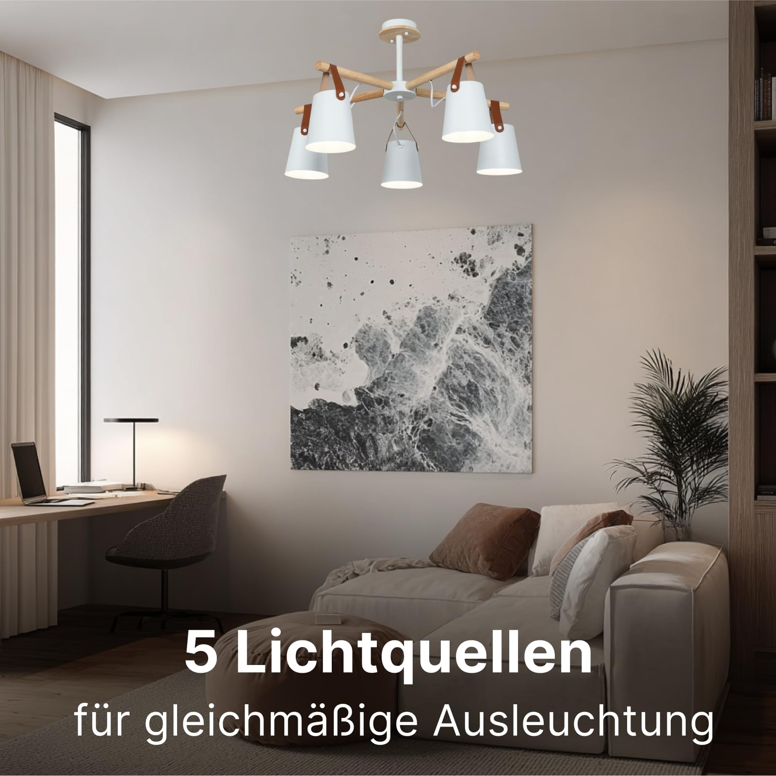 Ein Wohnzimmer mit Sofa, Schreibtisch, Lampe und moderner Deckenleuchte.