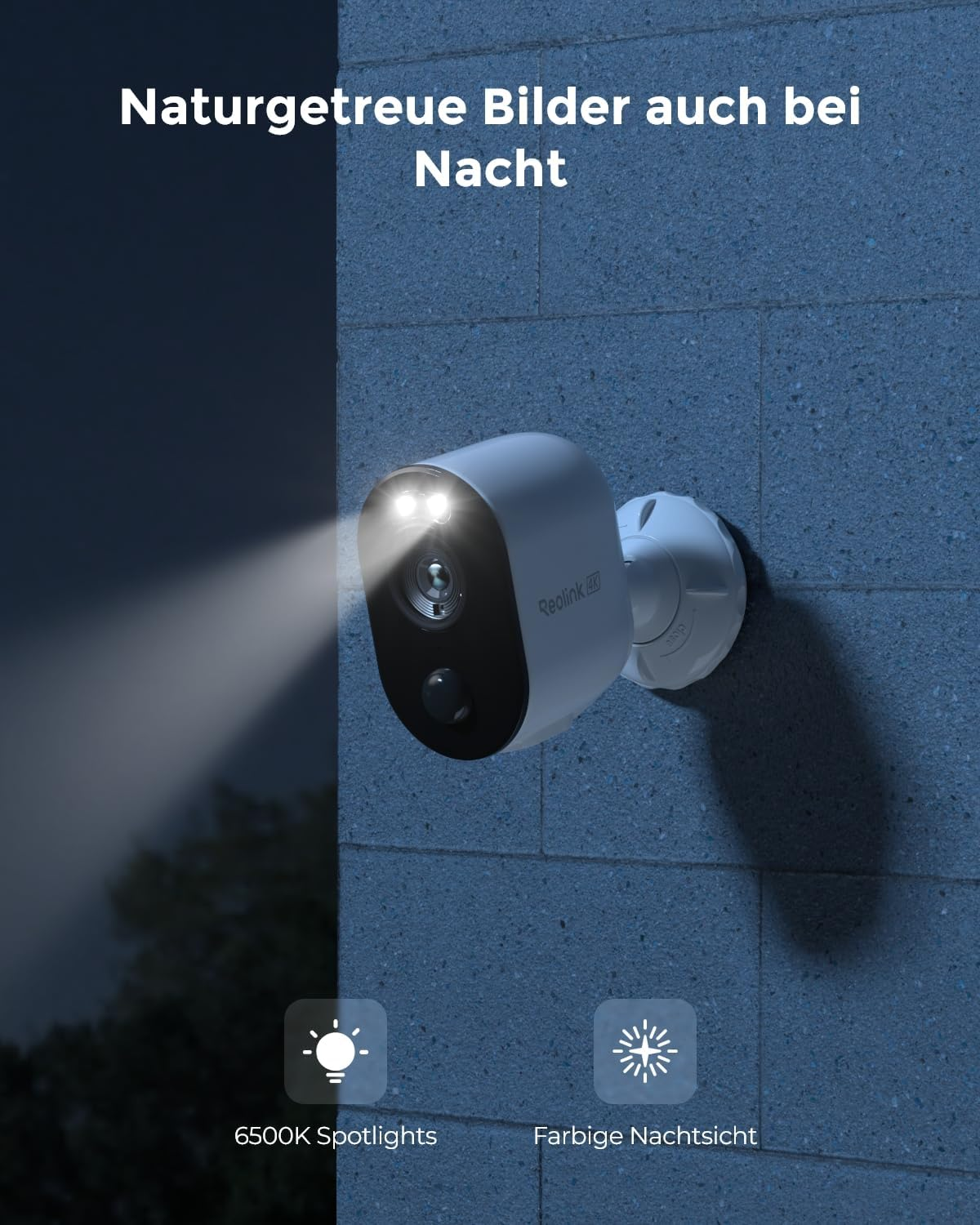 Überwachungskamera mit 6500K Scheinwerfern und Farbnachtsicht, montiert an einer Wand.
