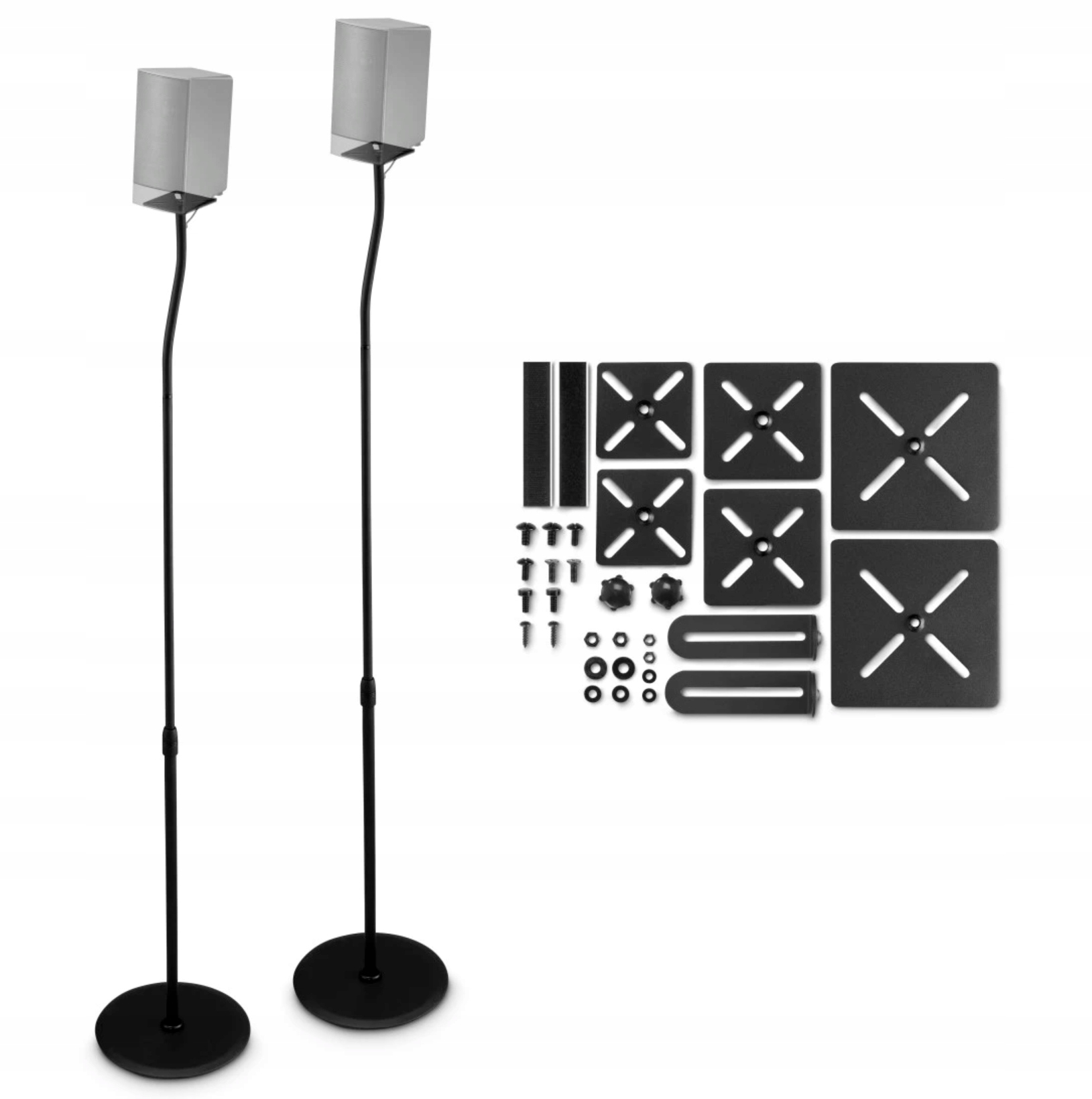 Zwei Lautsprecherständer mit silbernen Lautsprechern und Zubehör