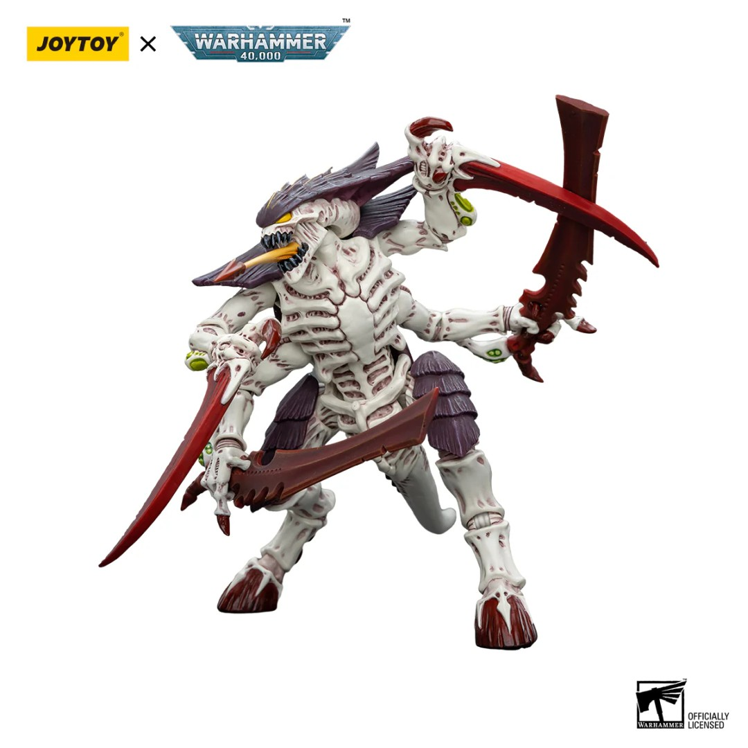 Biały i czerwony stwór Tyranid z ostrymi pazurami i zębami, figurka Warhammer 40k.