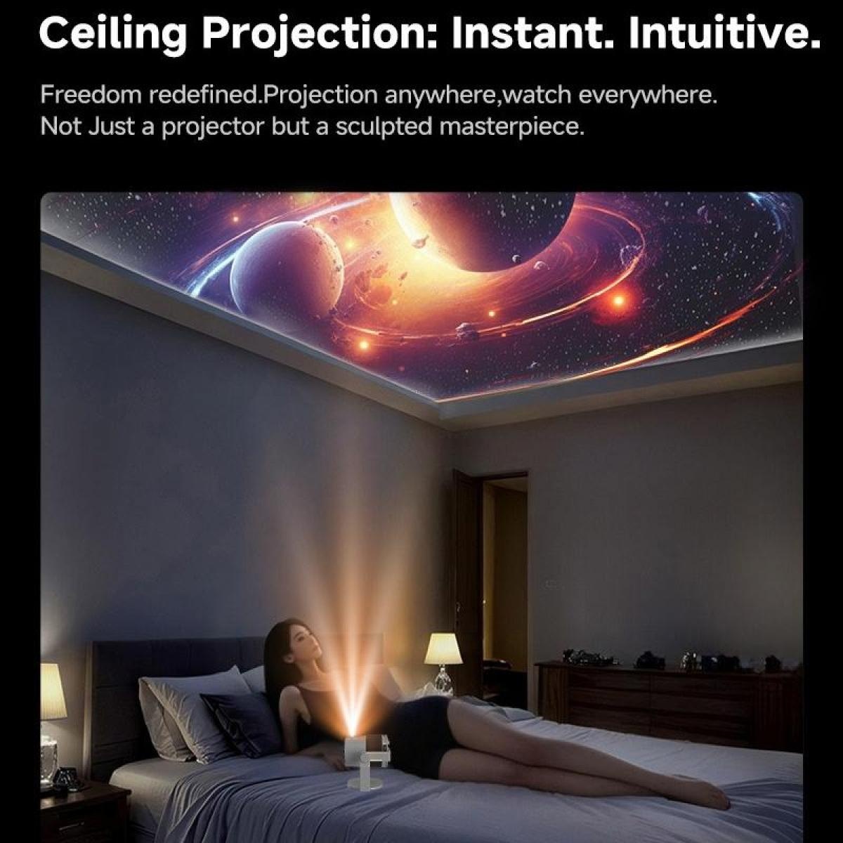 Eine Frau liegt im Bett, während ein Projektor einen Sternenhimmel an die Decke wirft.