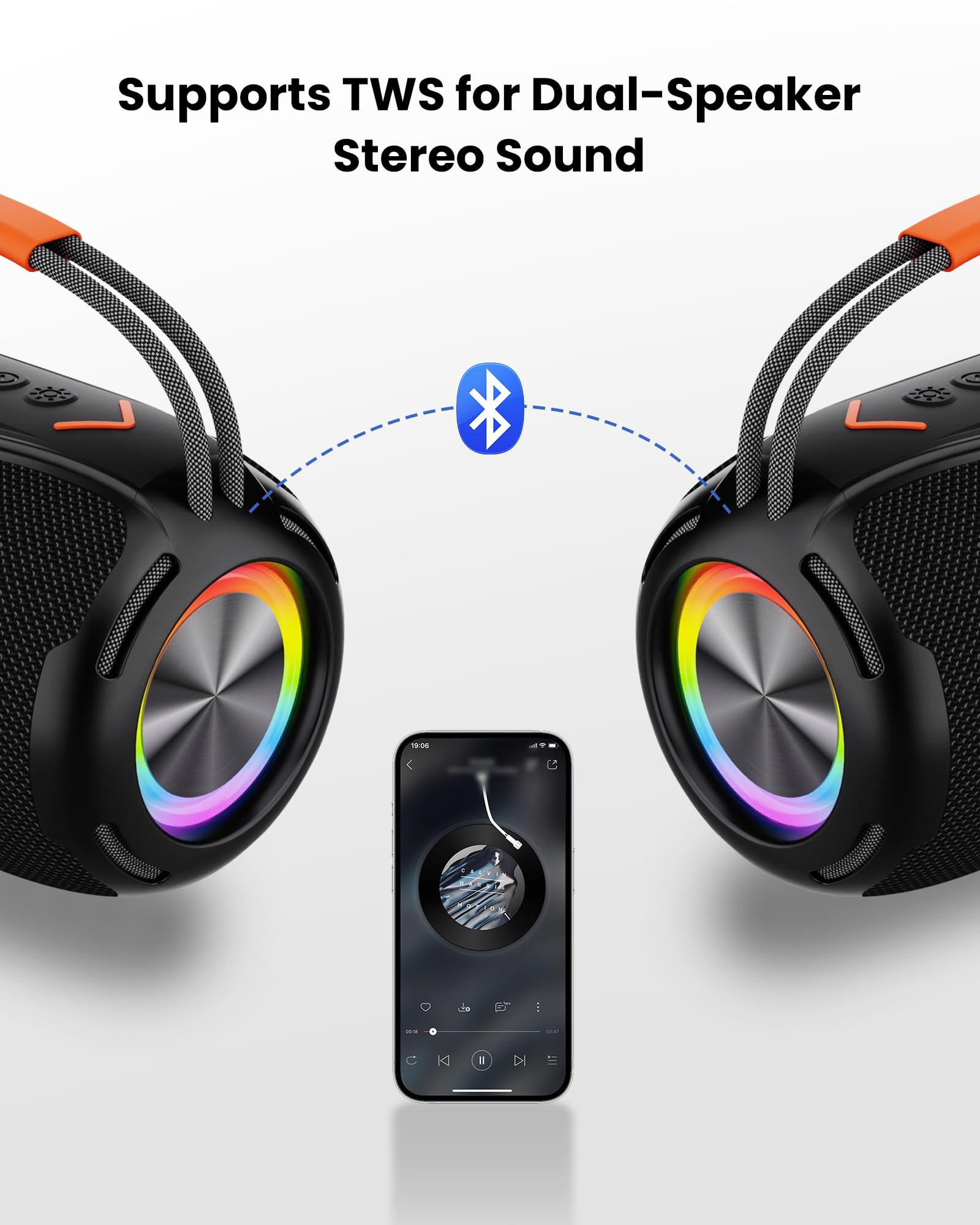 Zwei schwarze Lautsprecher mit Regenbogen-LEDs, verbunden über Bluetooth, spielen Musik von einem Handy.
