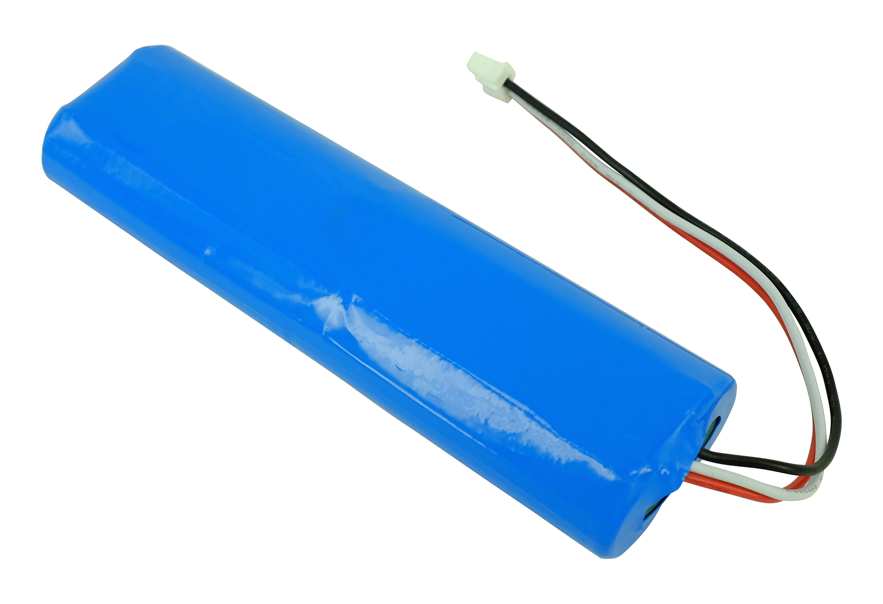 Ein blaues Batteriepack mit drei Kabeln, die an einem Ende herausragen.