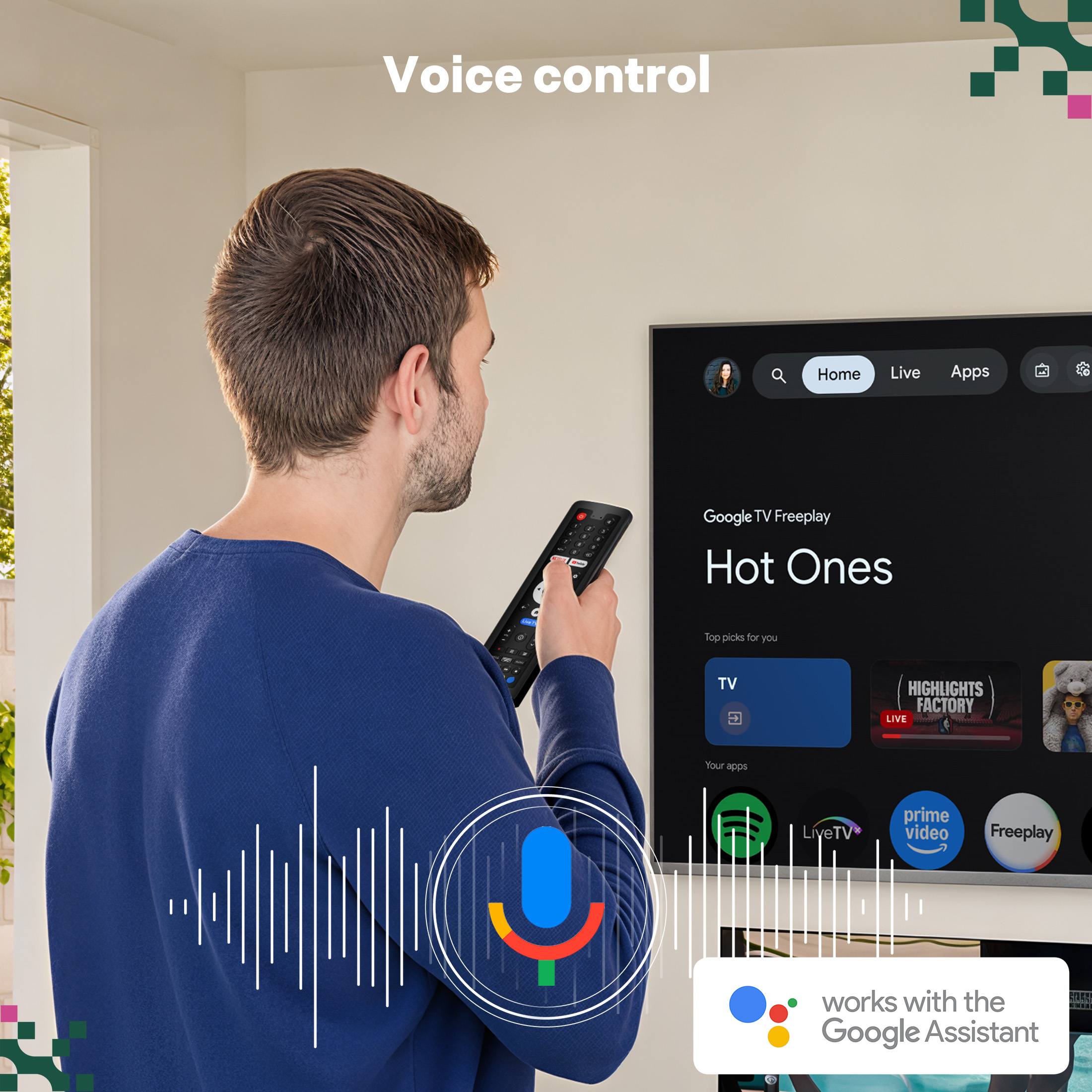 Mann bedient Fernseher mit Fernbedienung und Google Assistant.