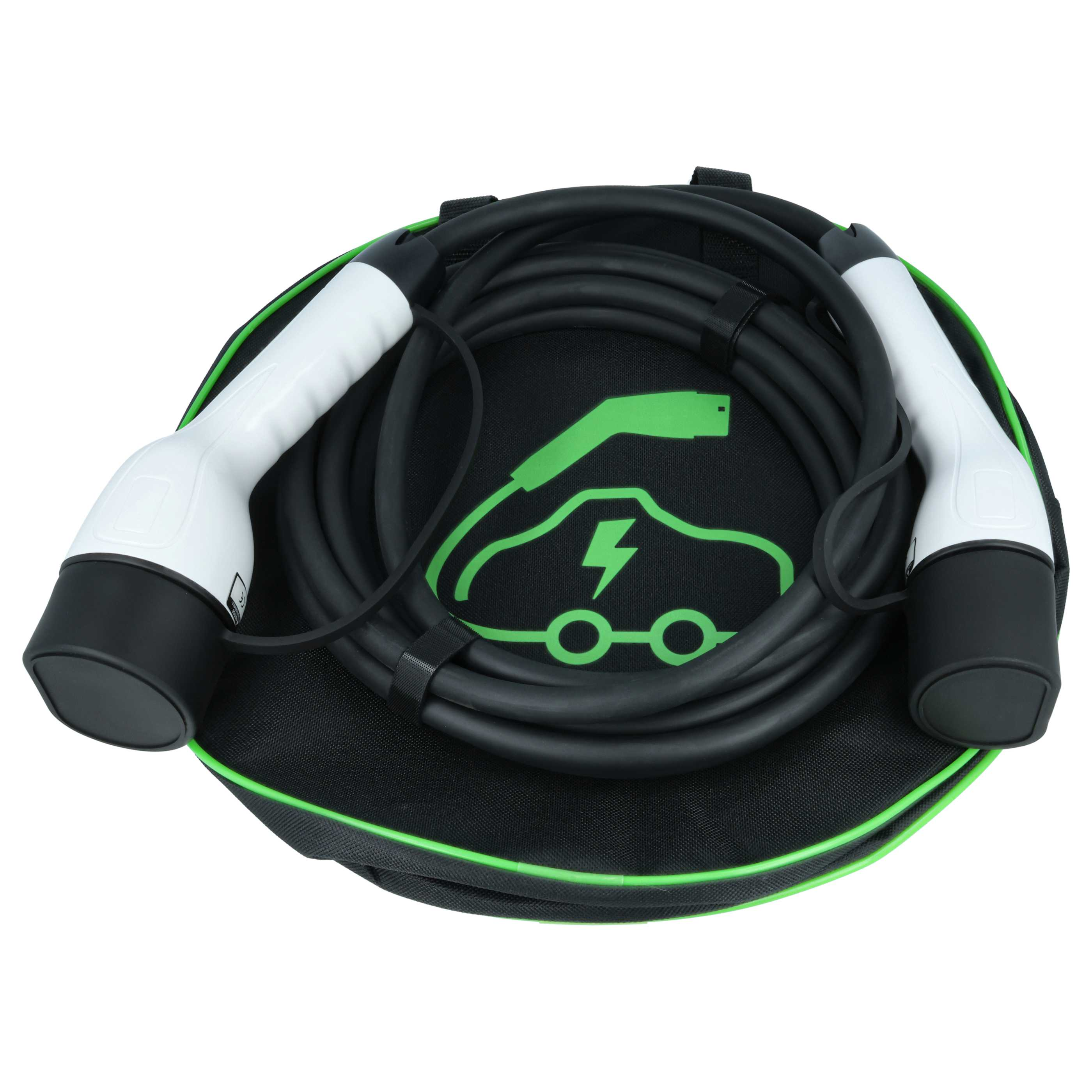 Ein schwarzes Ladekabel mit zwei weißen Steckern liegt auf einer schwarzen Tasche.