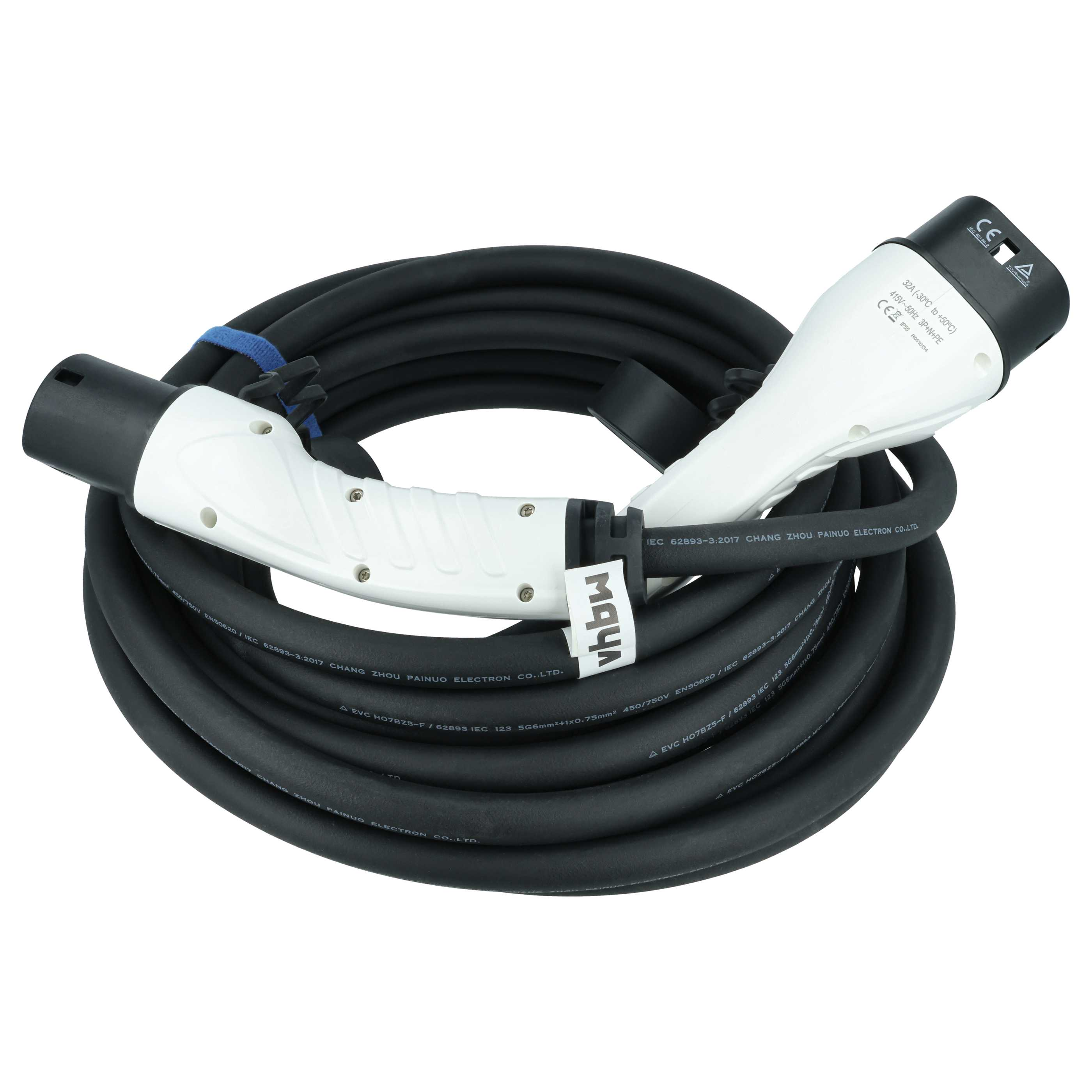 Ein schwarzes Ladekabel mit weißen Steckern, aufgerollt und mit einem blauen Klettband befestigt.