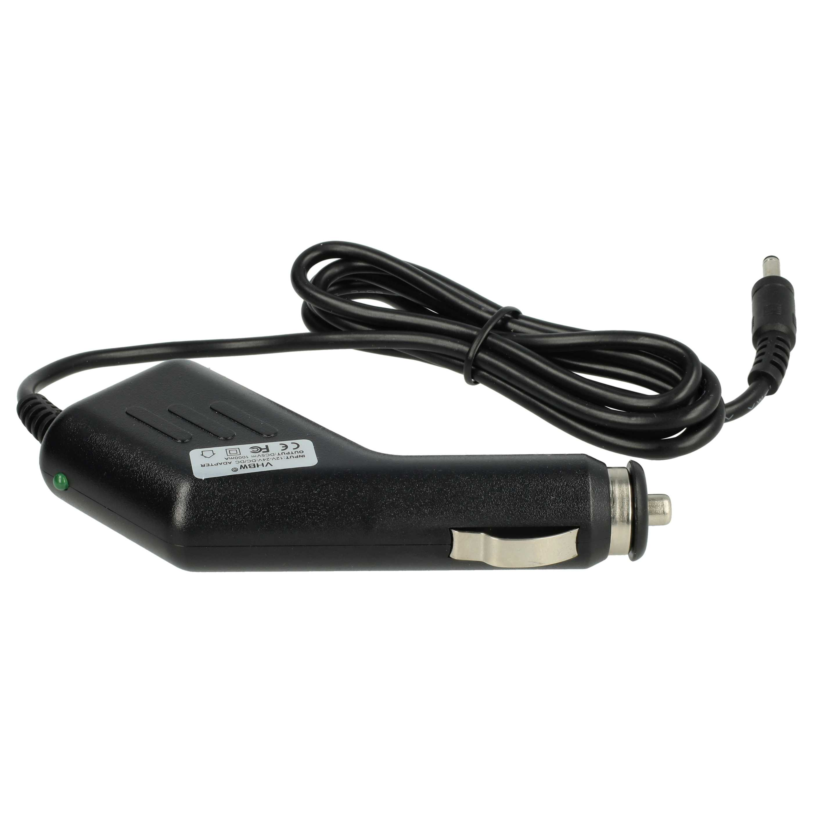 Schwarzer Autoladegerät mit Kabel und Stecker, weißes Etikett mit Aufschriften.