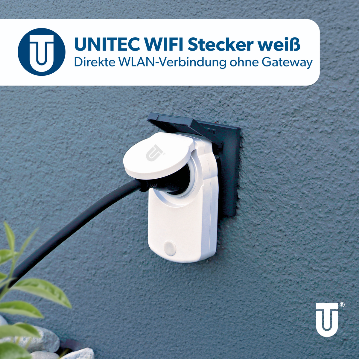 Weiße UNITEC WLAN-Steckdose mit schwarzem Kabel an einer grauen Wand.