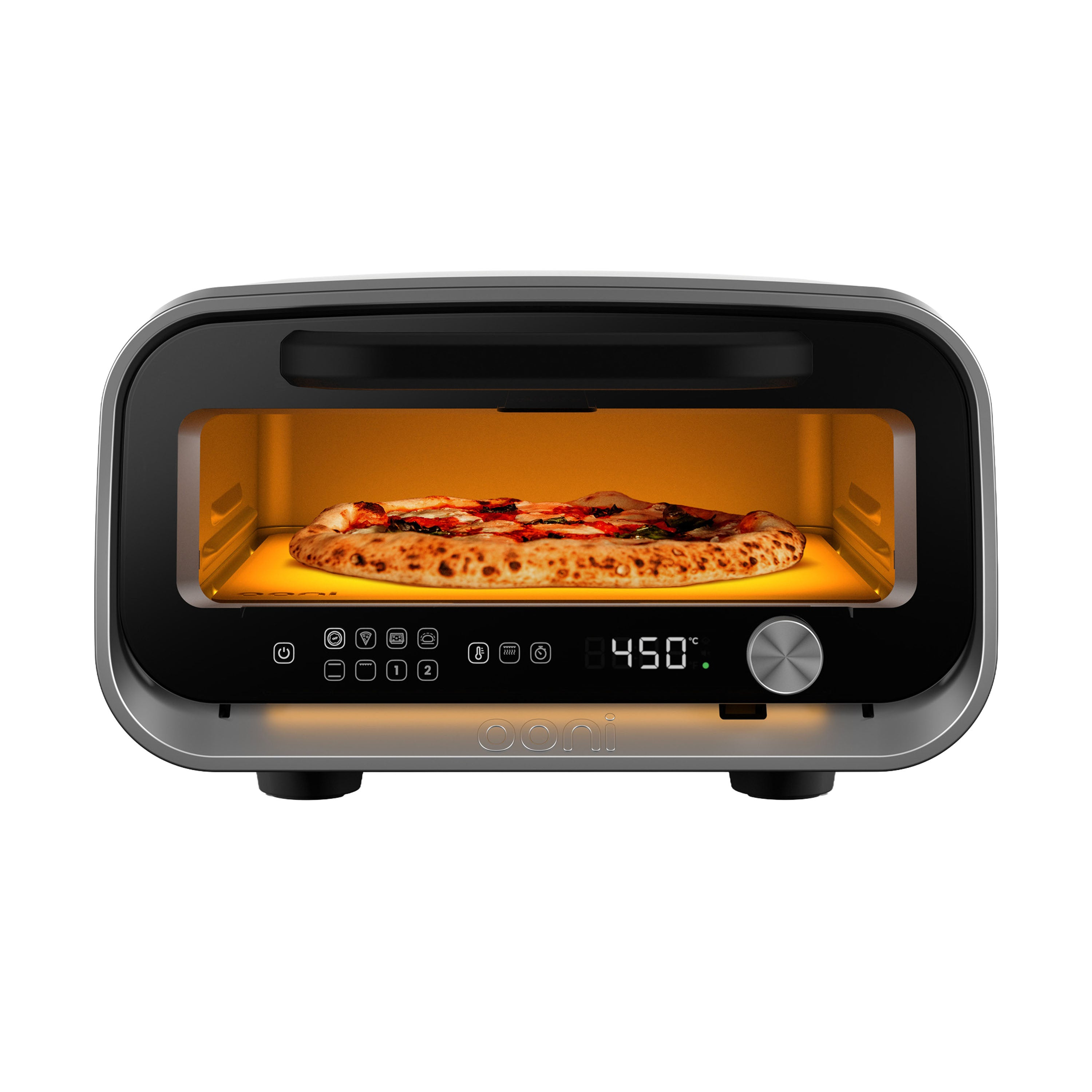 Ein Ooni Pizzaofen mit einer Pizza darin, bei 450 Grad.