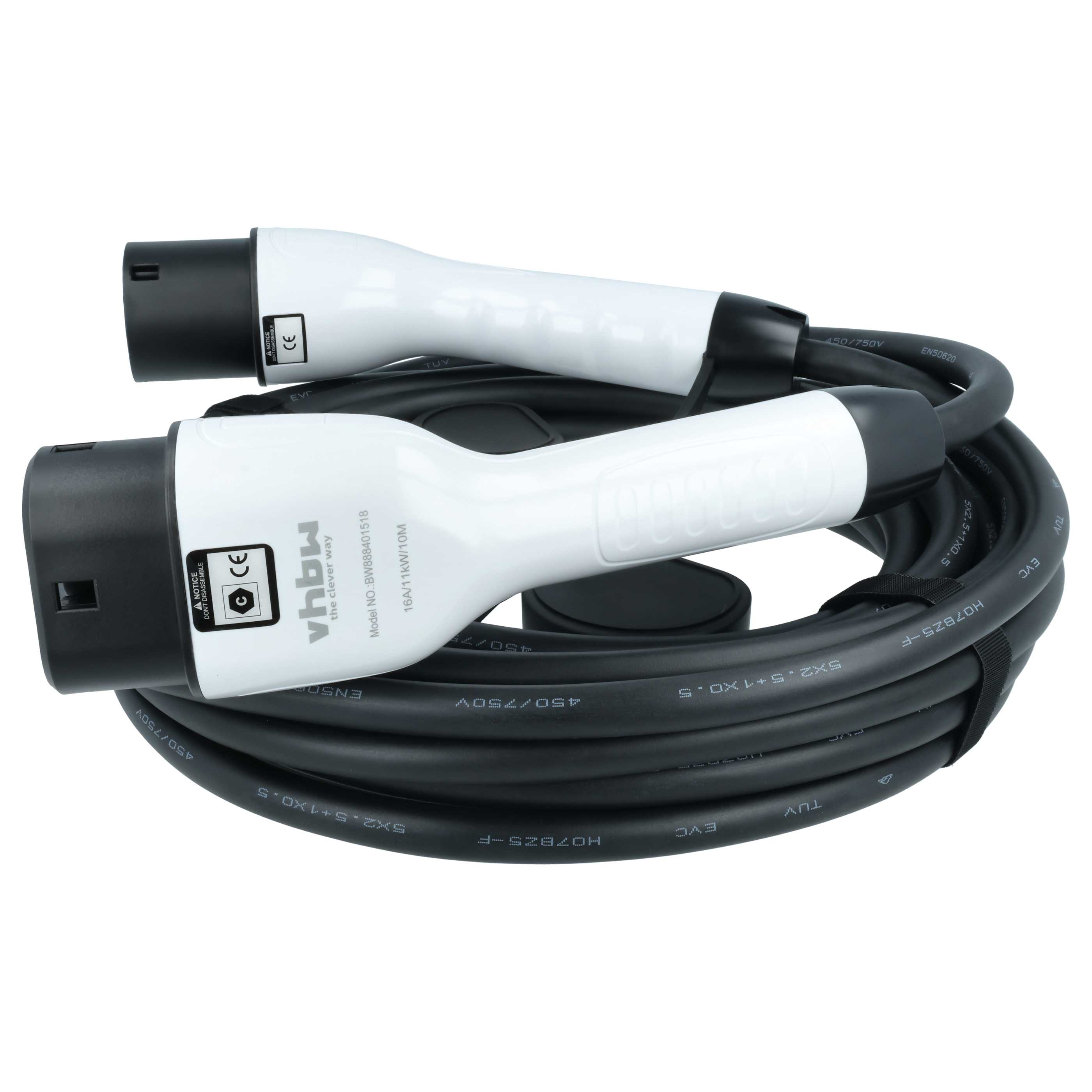 Ein schwarzes Ladekabel mit weißen Steckern, aufgerollt, mit Aufdrucken.