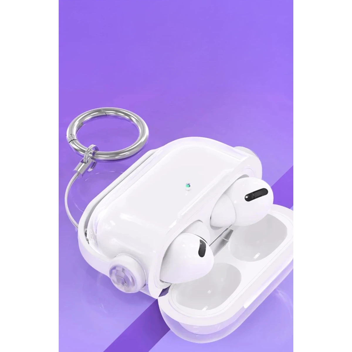 Mor arka plan üzerinde gümüş anahtarlıklı beyaz kablosuz kulaklık kılıfı.