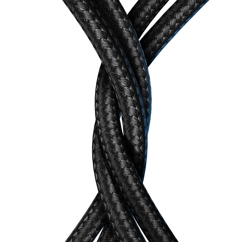 Ein schwarzes, geflochtenes Kabel, das sich in der Mitte verdreht, auf weißem Hintergrund.
