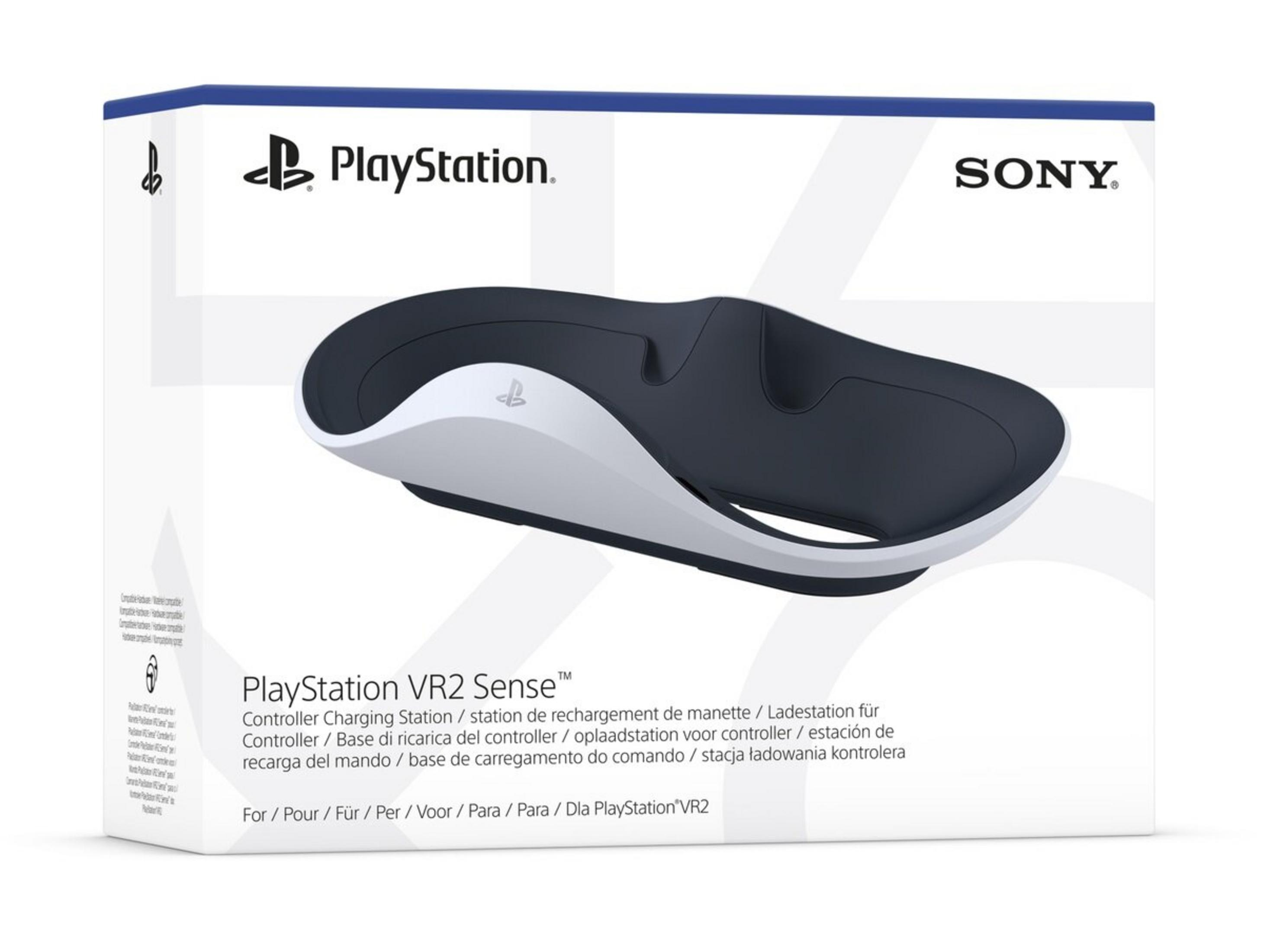 Stazione di ricarica per controller PlayStation VR2 Sense su scatola bianca.