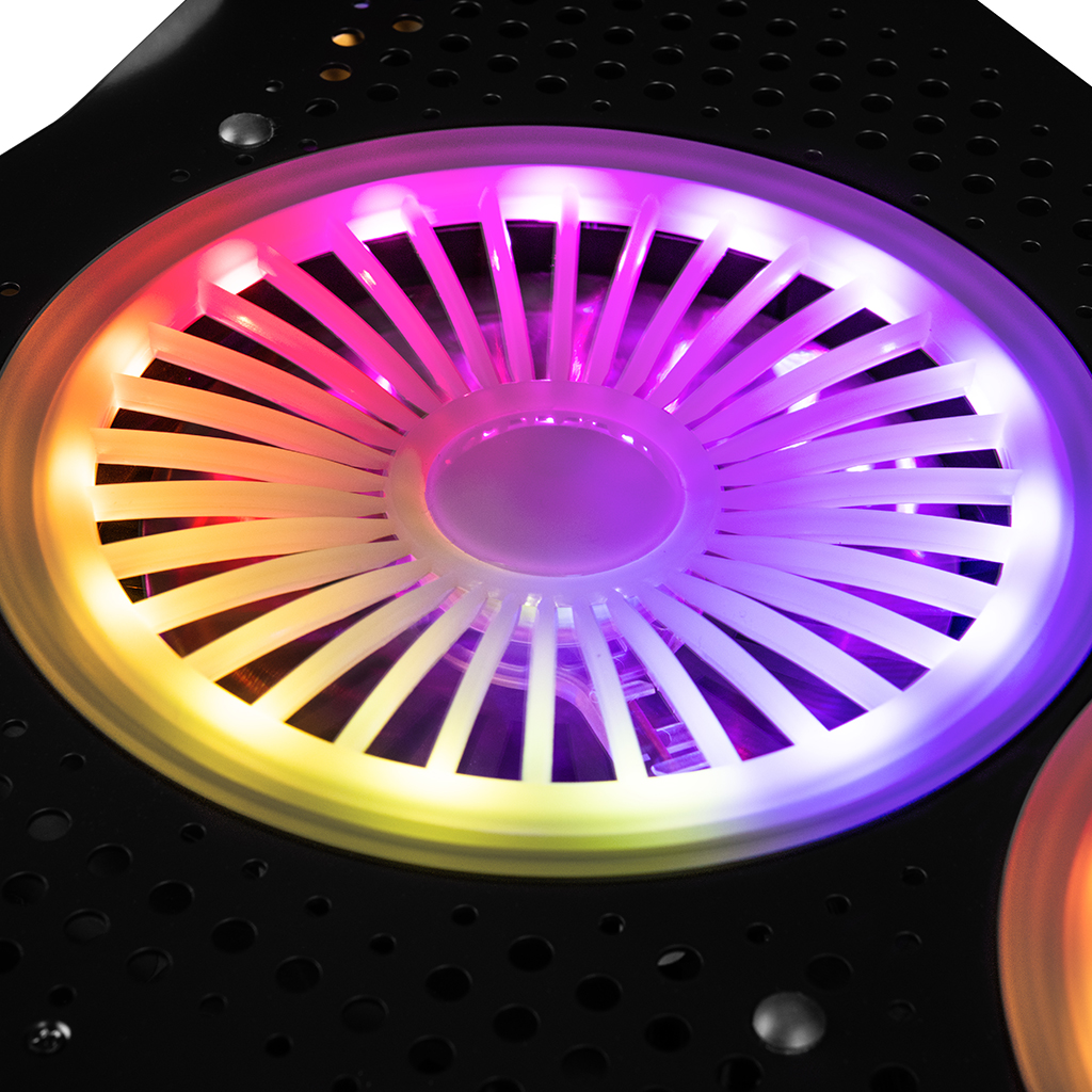 Zbliżenie wentylatora komputerowego z oświetleniem RGB, pokazujące odcienie fioletu, różu i żółci.