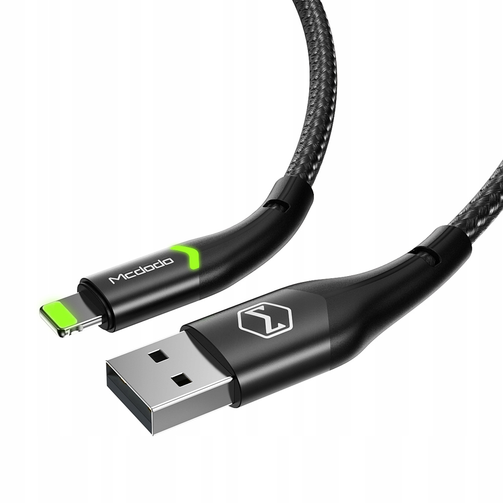Siyah Mcdodo şarj kablosu, USB ve Lightning konektörlü, yeşil ışıklı.