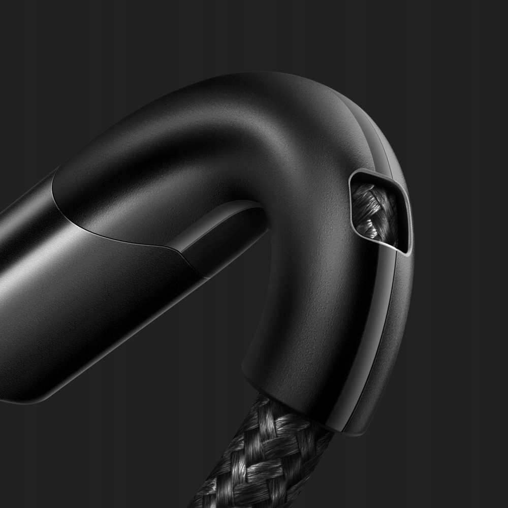 Ein schwarzes Kabel mit geflochtenem Textilmantel biegt sich, mit Nahaufnahme des verstärkten Anschlusses.