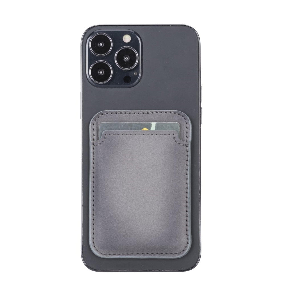 Üç kartlı gri telefon ve kartlık.