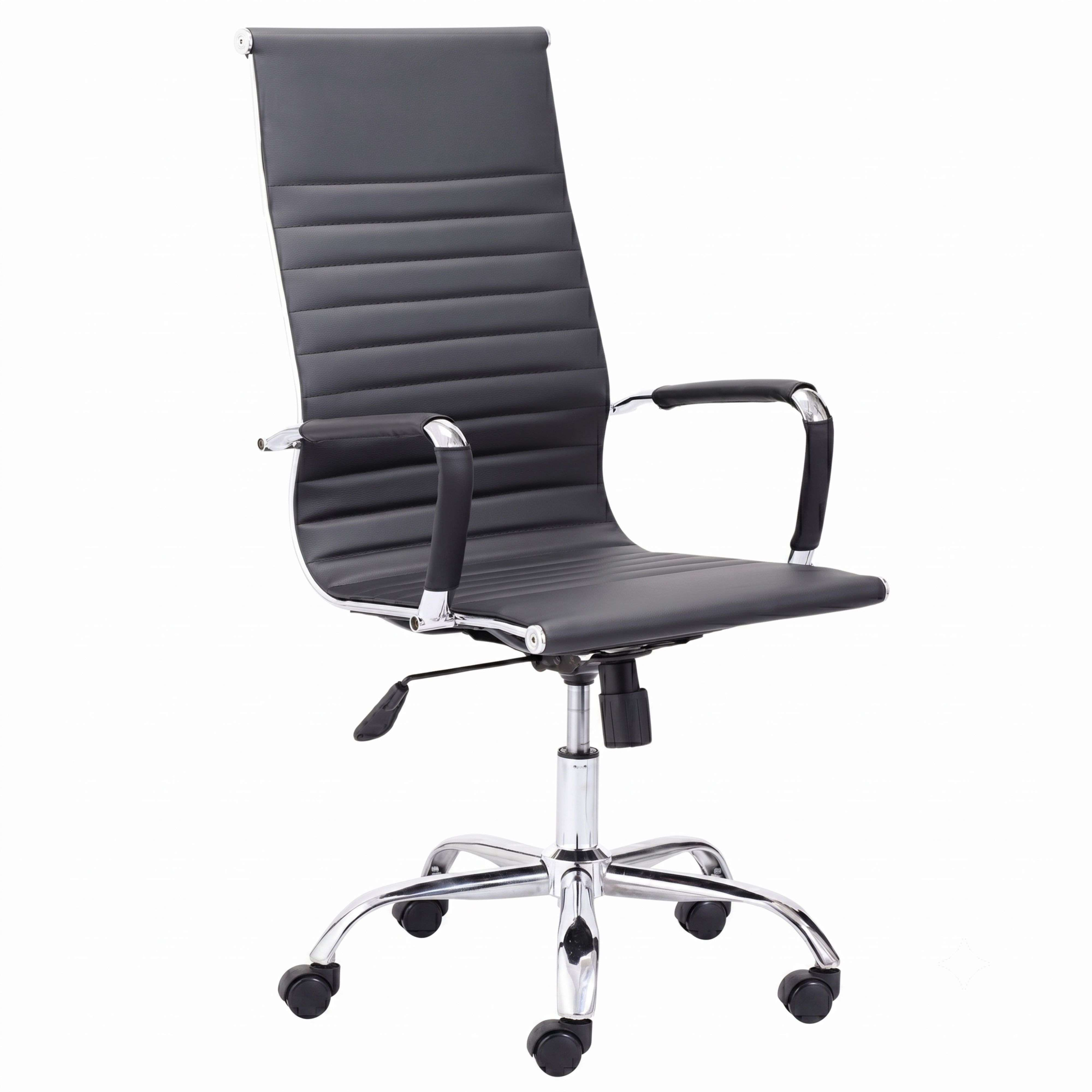 Una silla de oficina negra con detalles cromados y cinco ruedas.