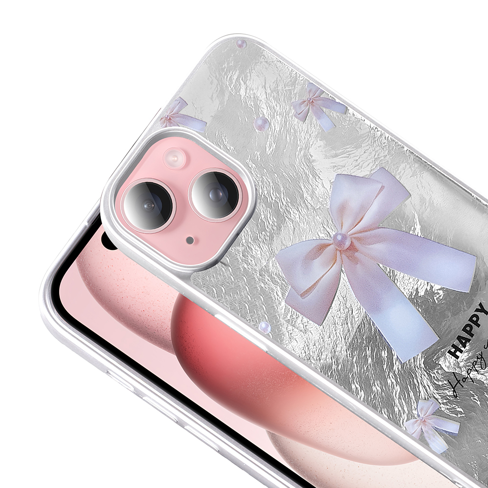 Fiyonk ve incili gümüş telefon kılıfı. Kamera lensi görünüyor.