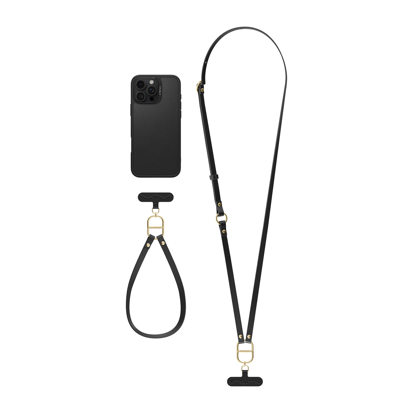 iPhone nero con cinturino in pelle e ciondolo, su sfondo bianco.