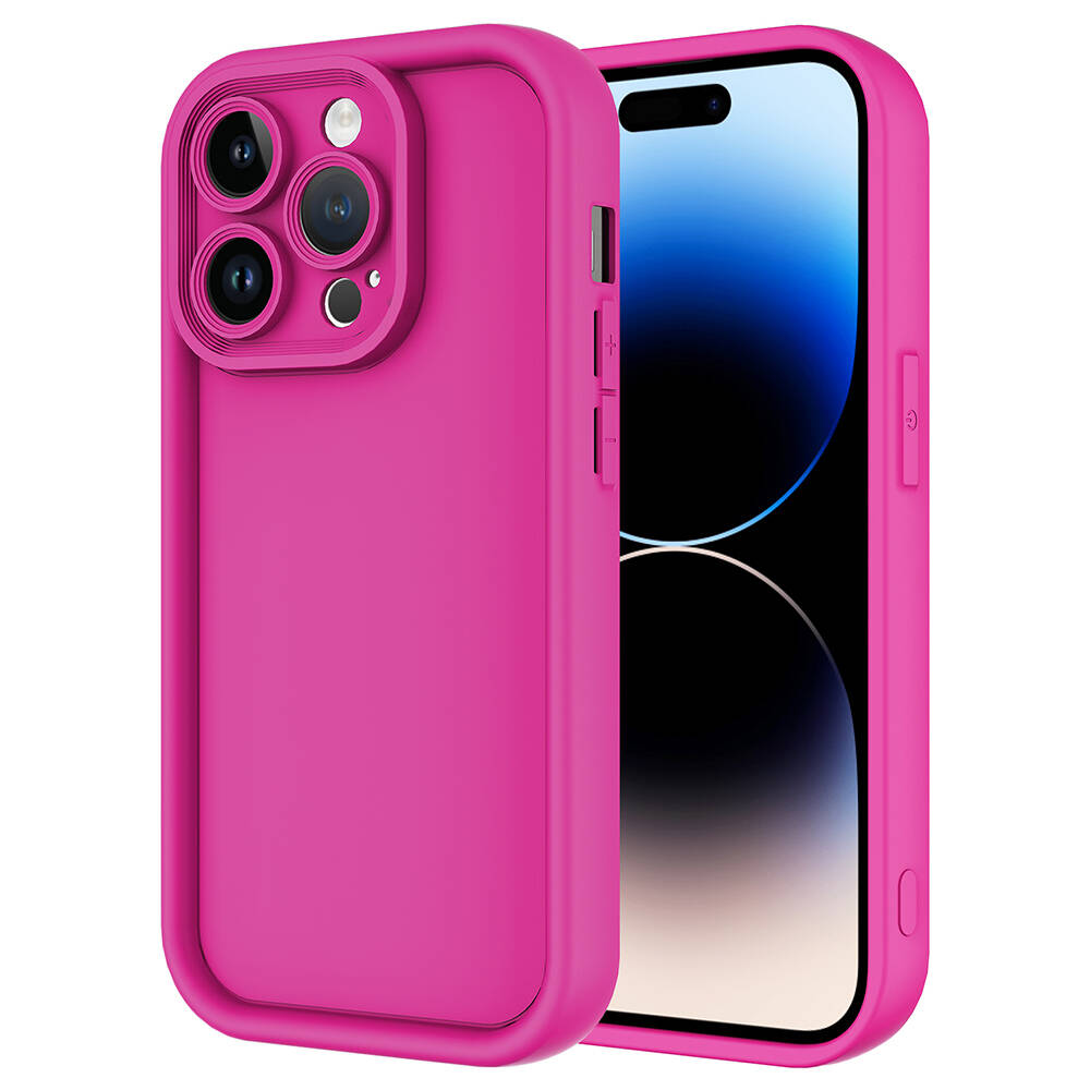 Kamera modüllü pembe iPhone kılıfı ve ekranlı bir iPhone.