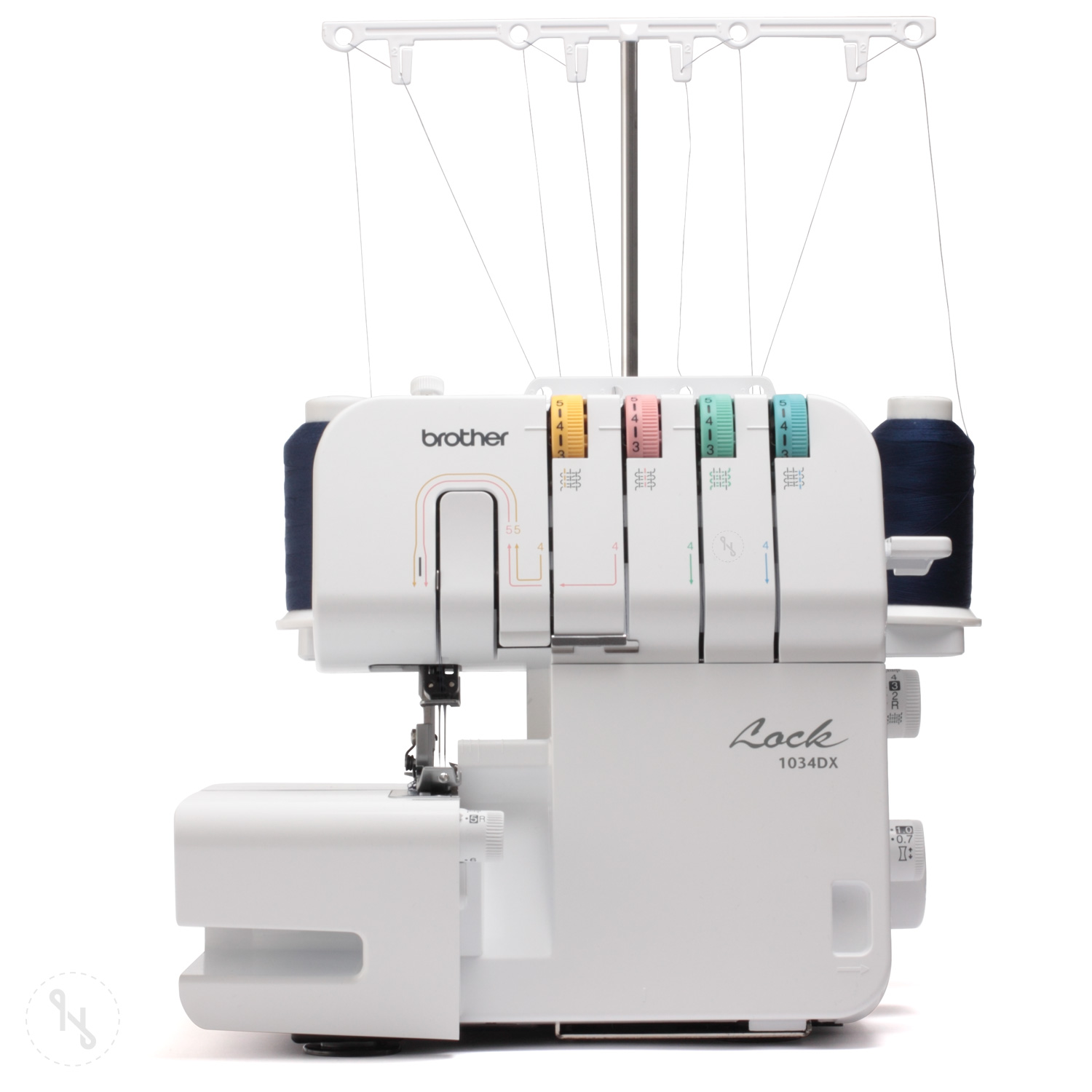 Een witte Brother lockmachine met blauw garen en instelknoppen.