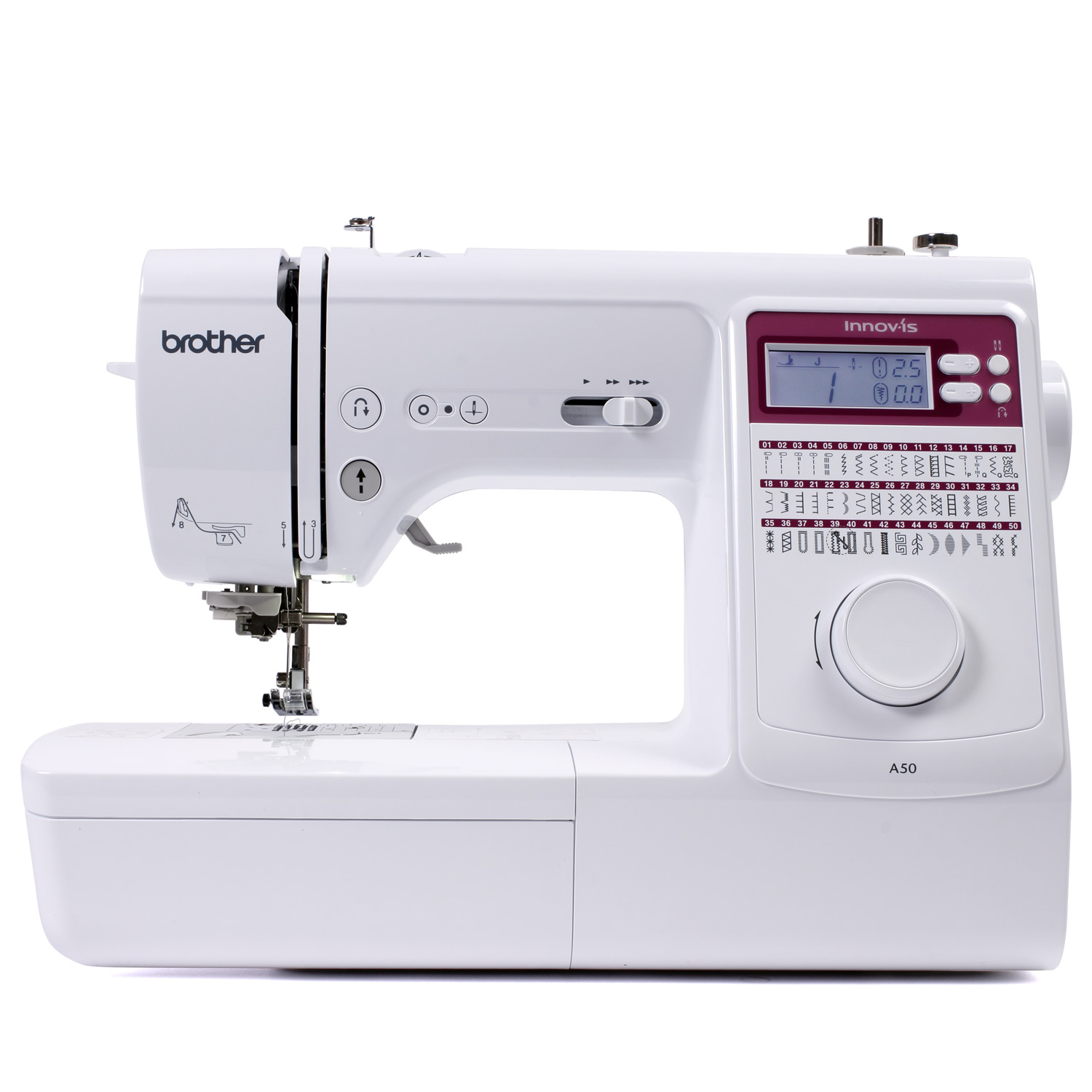 Eine weiße Brother Innov-is A50 Nähmaschine mit Digitalanzeige und Stichmustern.