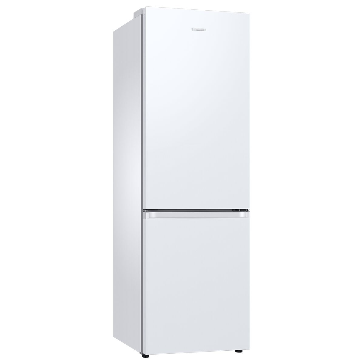 Un refrigerador Samsung blanco de dos puertas, independiente, sobre fondo blanco.