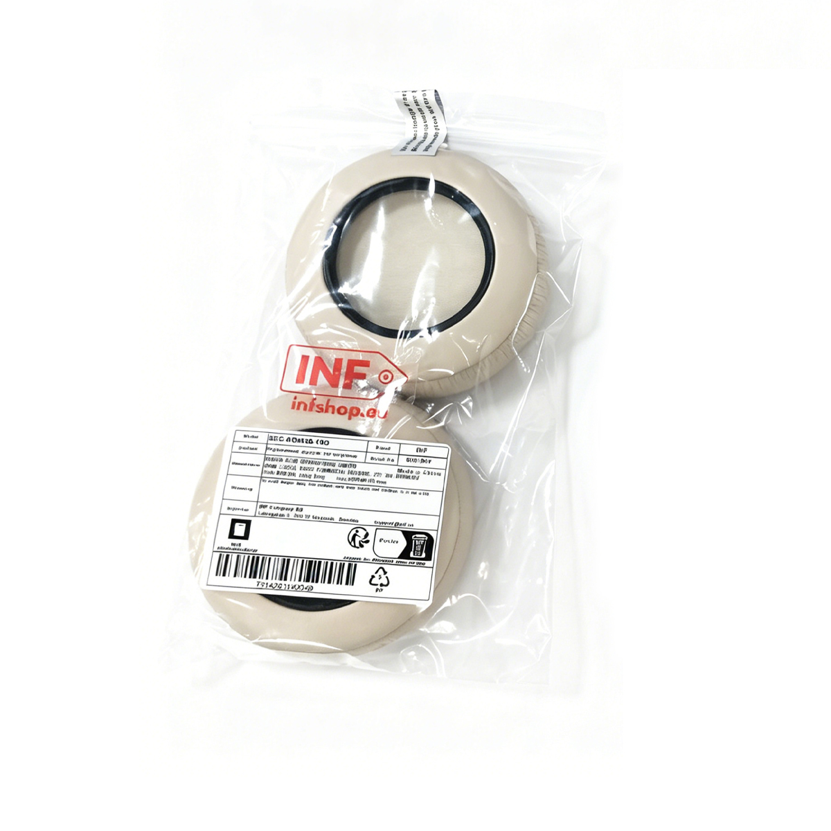 Dos almohadillas beige para auriculares en una bolsa de plástico con etiquetas.