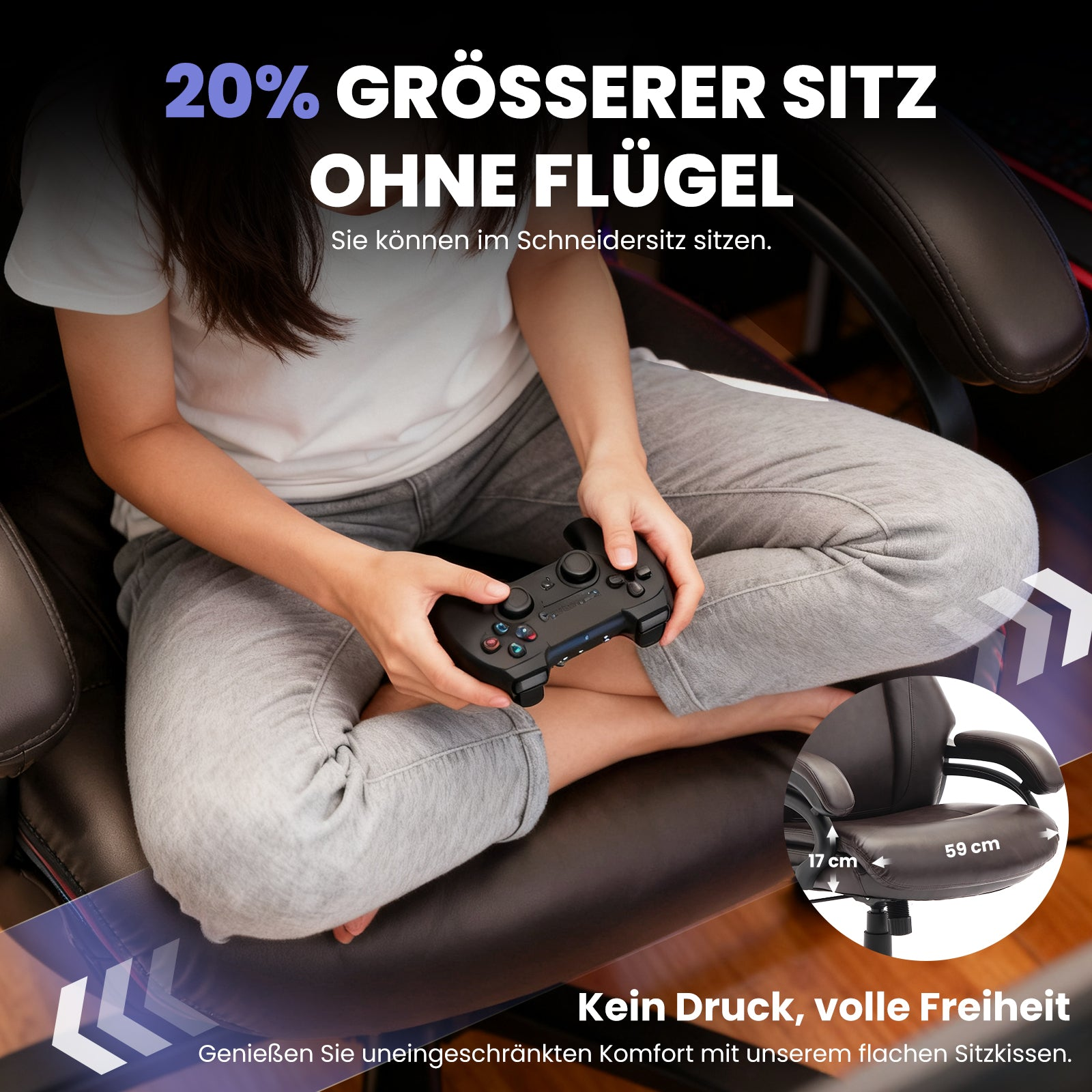 Frau sitzt im Schneidersitz auf einem Gaming-Stuhl und hält einen Controller.