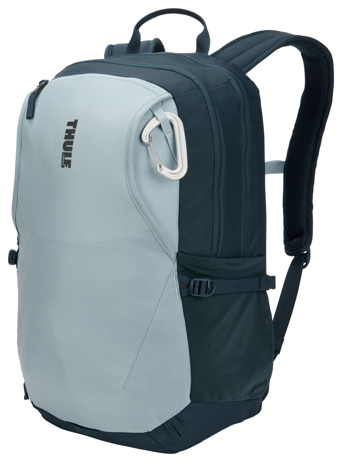 Ein zweifarbiger Rucksack mit hellblauen und dunkelblauen Abschnitten und einem weißen Karabiner.