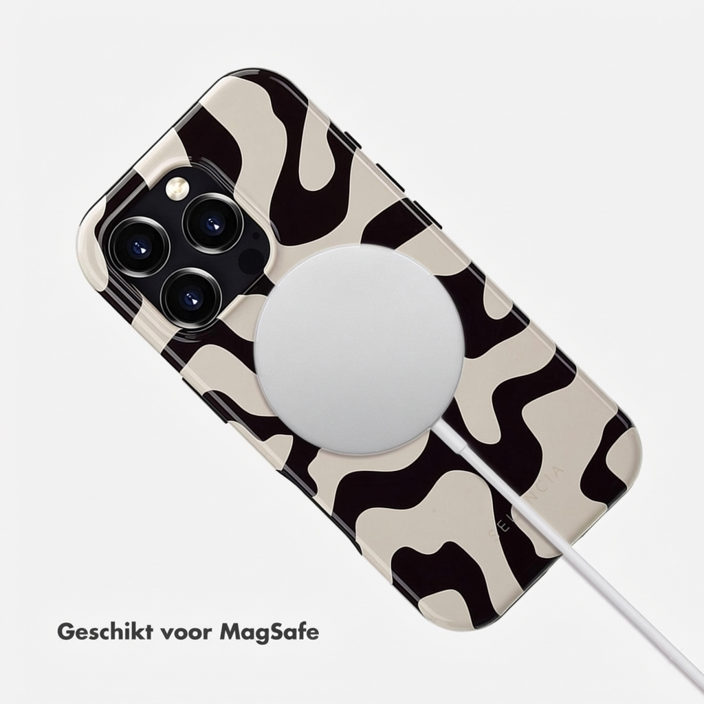 Een kleurrijke iPhone hoes met MagSafe oplader en kabel.