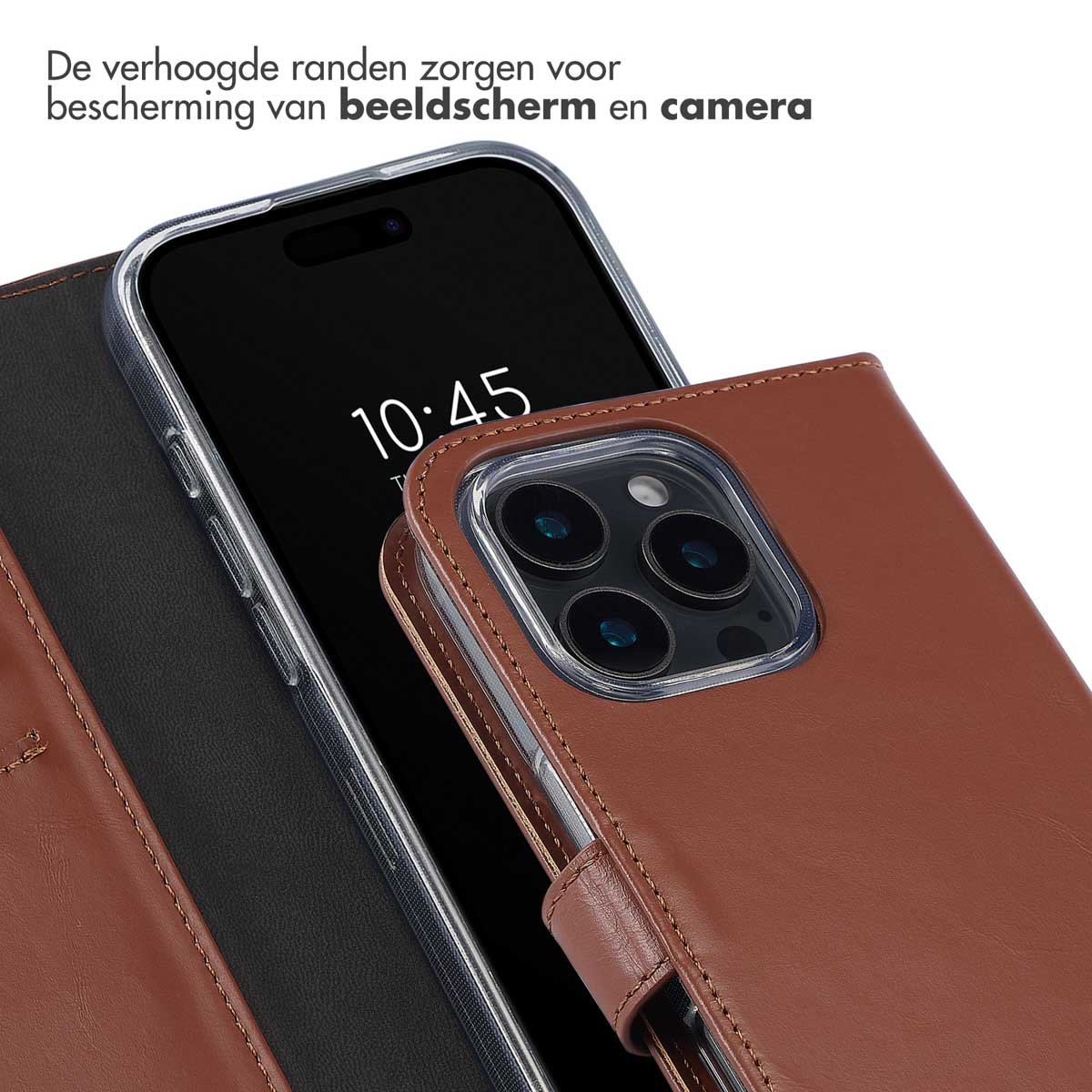 Ein braunes Lederetui mit einem Smartphone mit Kamera und Uhrzeit 10:45.