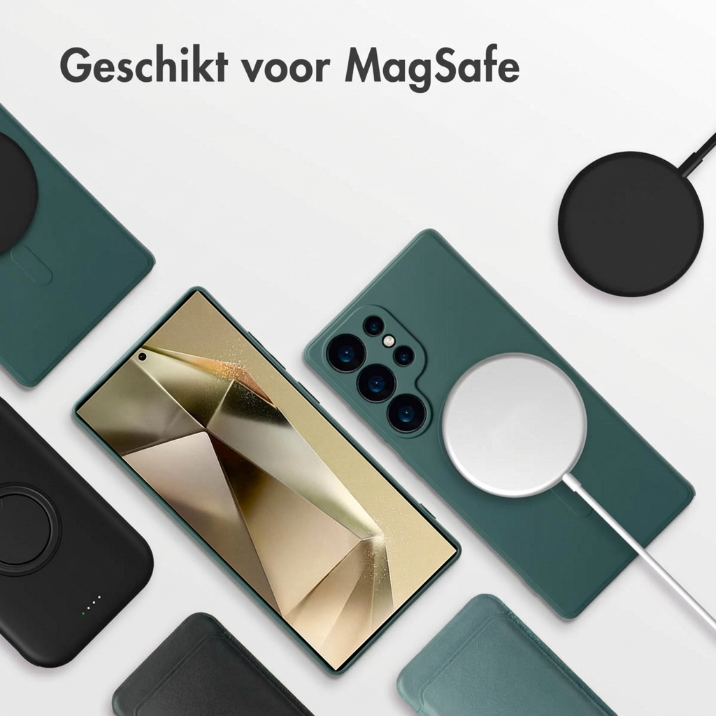 Een telefoon met groen hoesje en MagSafe lader, omringd door andere hoesjes.