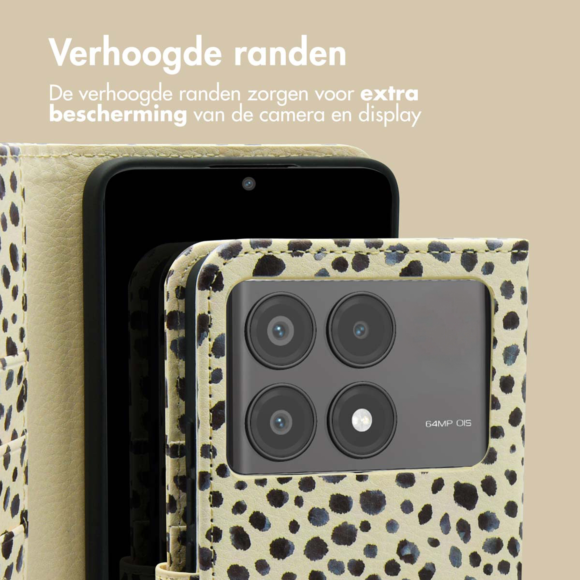Telefoon met luipaardprint hoes toont de camera met vier lenzen.