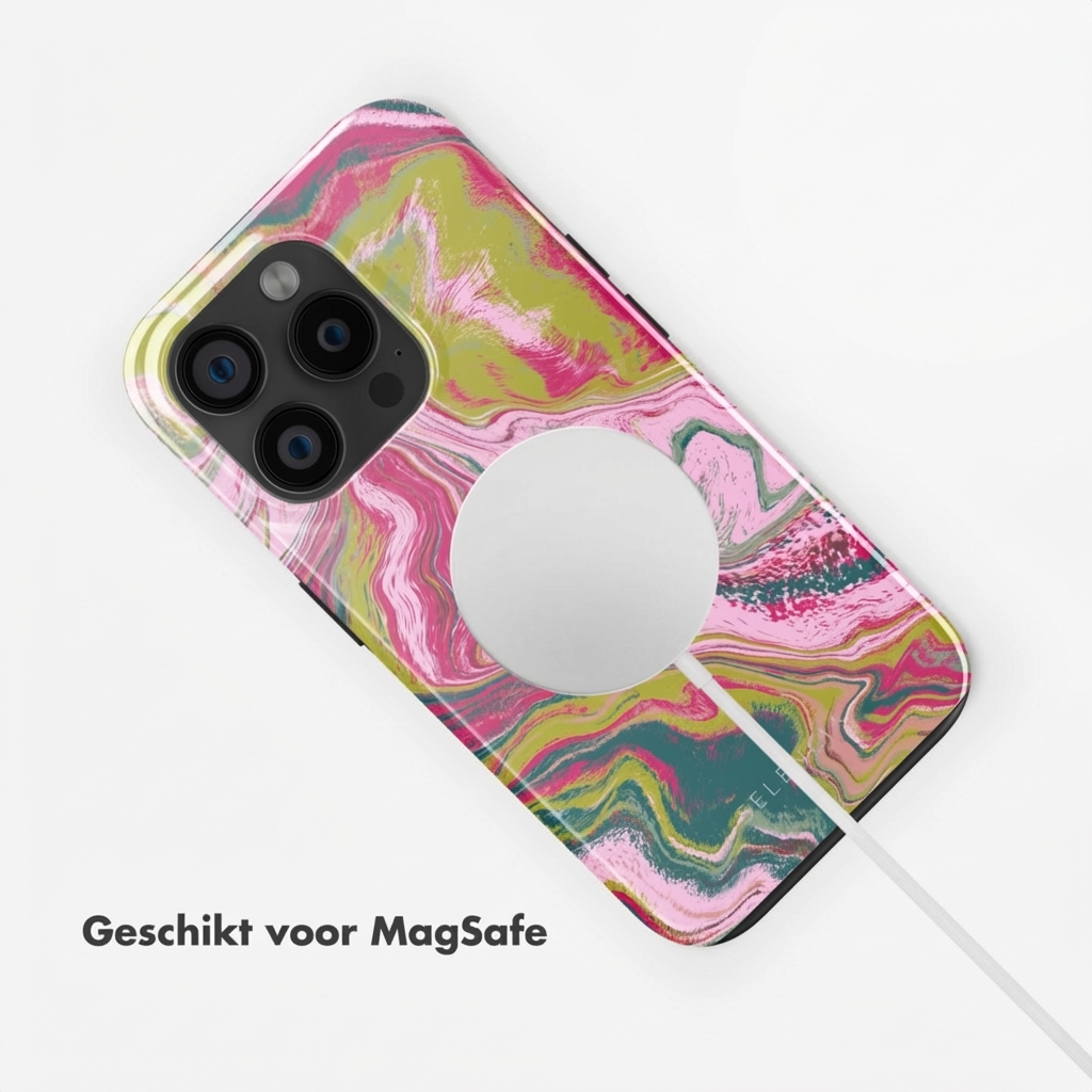 Une coque d'iPhone à motif marbre rose, vert et bleu, avec chargeur MagSafe.