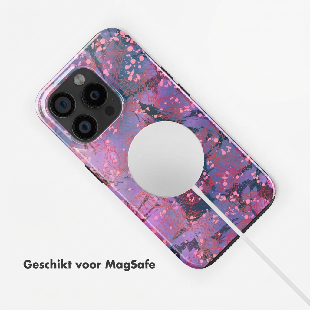 Coque de téléphone violette à motif floral et cercle de charge MagSafe.