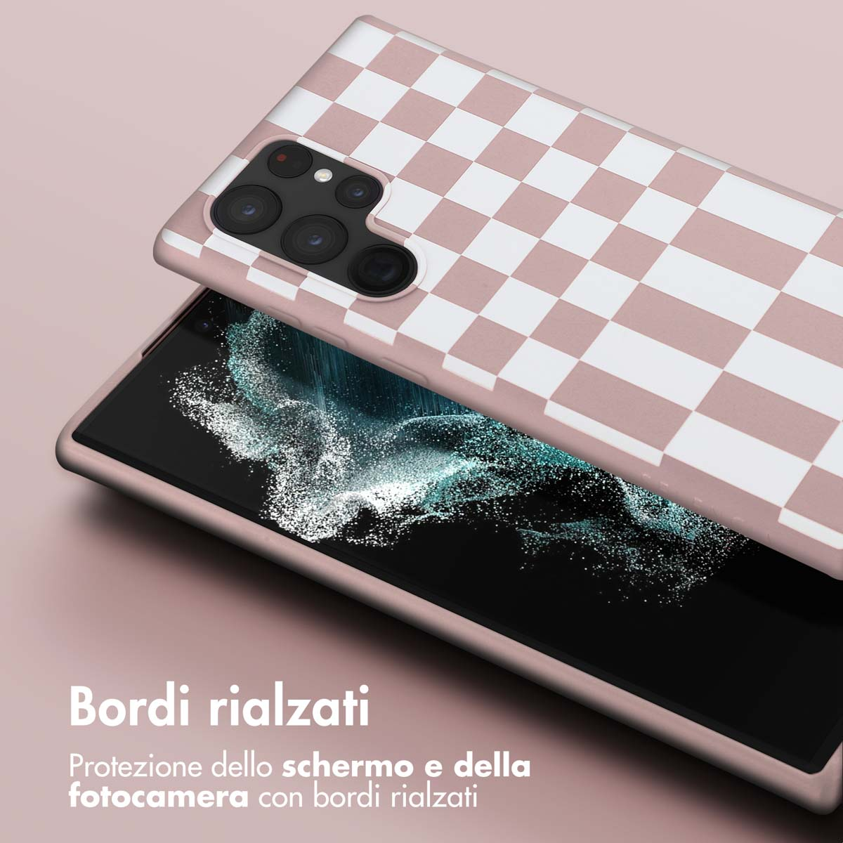 Una cover per telefono a scacchi rosa e bianchi su uno smartphone con obiettivi della fotocamera.