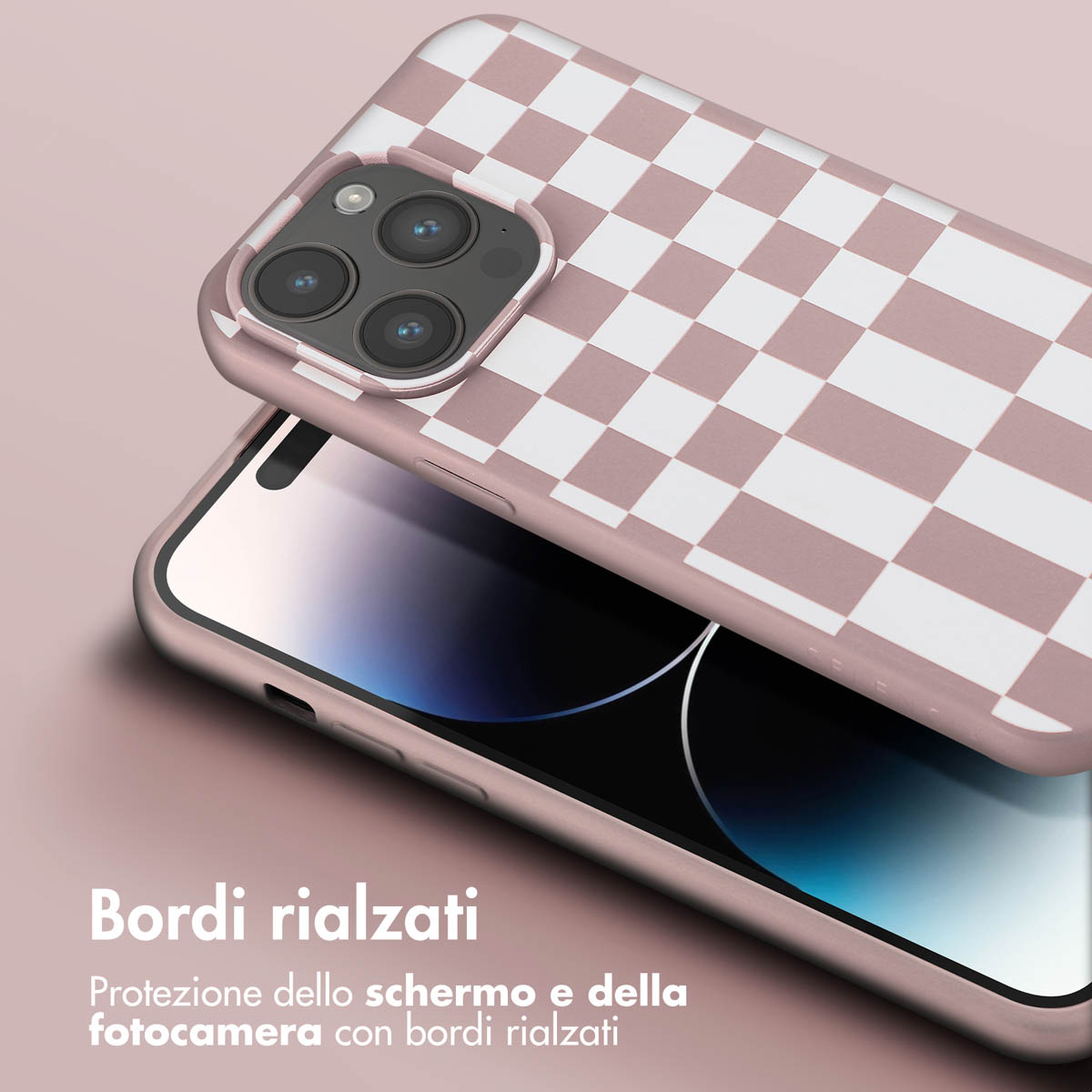 Une coque de téléphone à damier rose et blanc sur un smartphone.