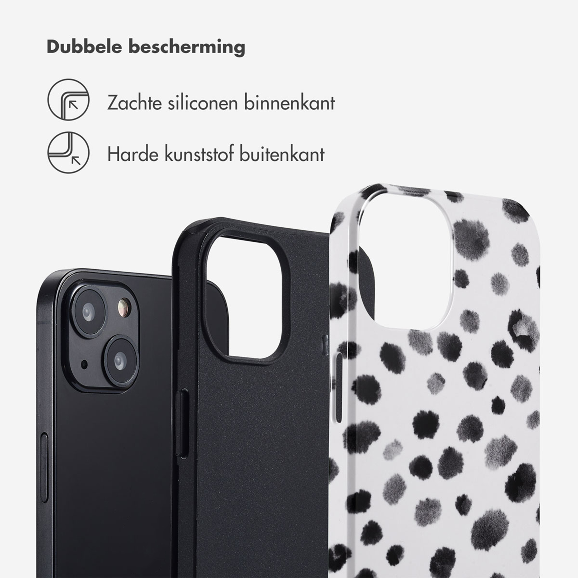 Trois coques de téléphone : une noire, une noire à pois et une bleue.